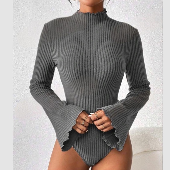 Luxe bell sleeve fitted bodysuit - Picture 2 of 11